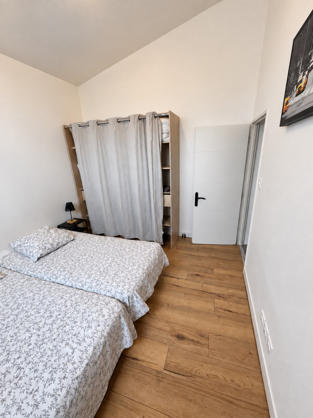 Deuxième chambre du duplex avec deux lits simples
