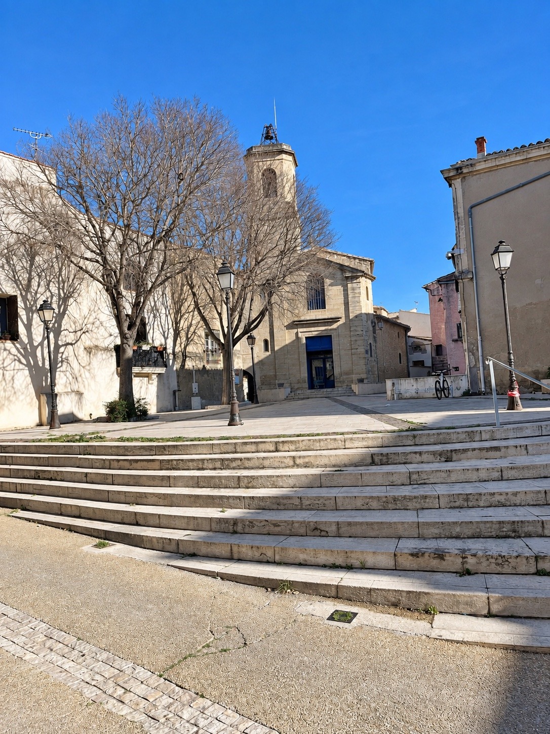 Place de l’église au pied du duplex