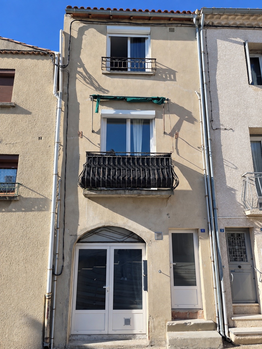 Façade de la maison dans le centre historique de Saint-Jean-de-Védas